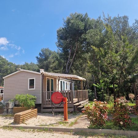 Camping Aux Portes De Cassis Рокфор-ла-Бедюл Екстериор снимка
