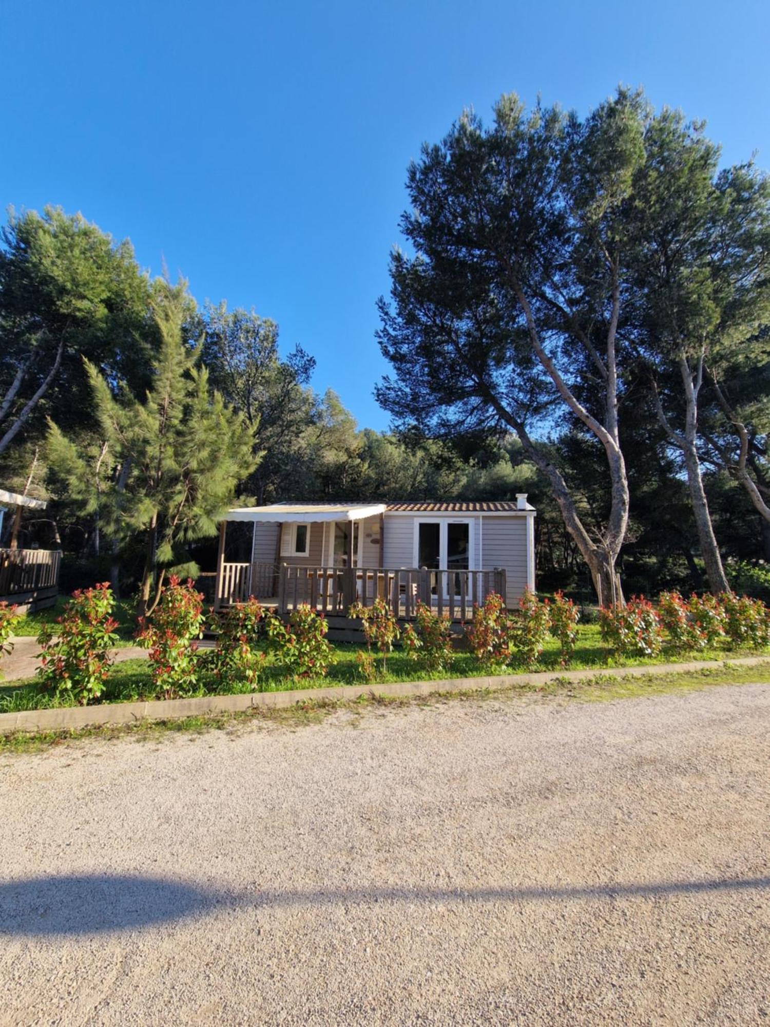 Camping Aux Portes De Cassis Рокфор-ла-Бедюл Екстериор снимка