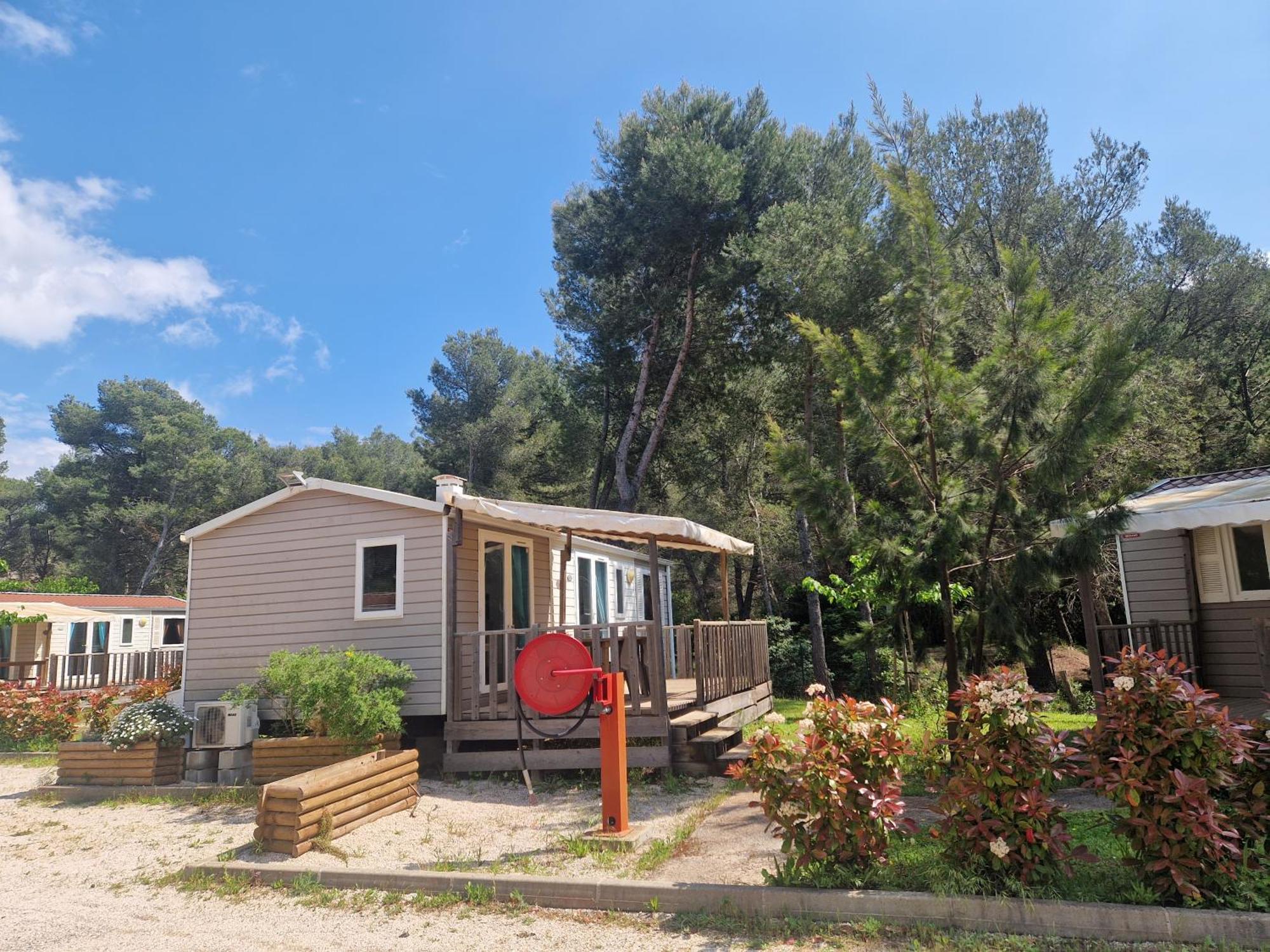 Camping Aux Portes De Cassis Рокфор-ла-Бедюл Екстериор снимка