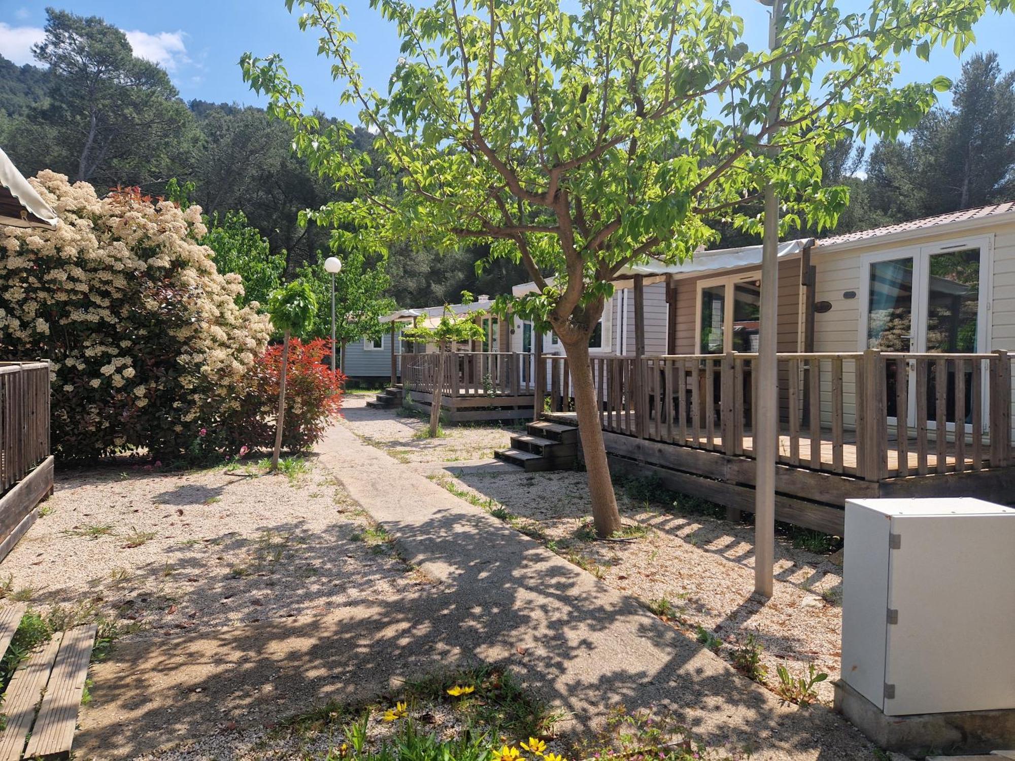 Camping Aux Portes De Cassis Рокфор-ла-Бедюл Екстериор снимка