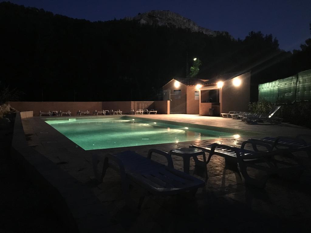 Camping Aux Portes De Cassis Рокфор-ла-Бедюл Екстериор снимка