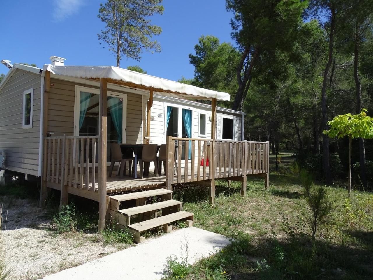 Camping Aux Portes De Cassis Рокфор-ла-Бедюл Екстериор снимка