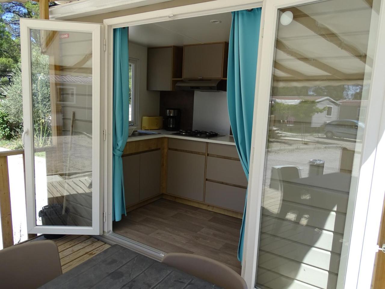 Camping Aux Portes De Cassis Рокфор-ла-Бедюл Екстериор снимка